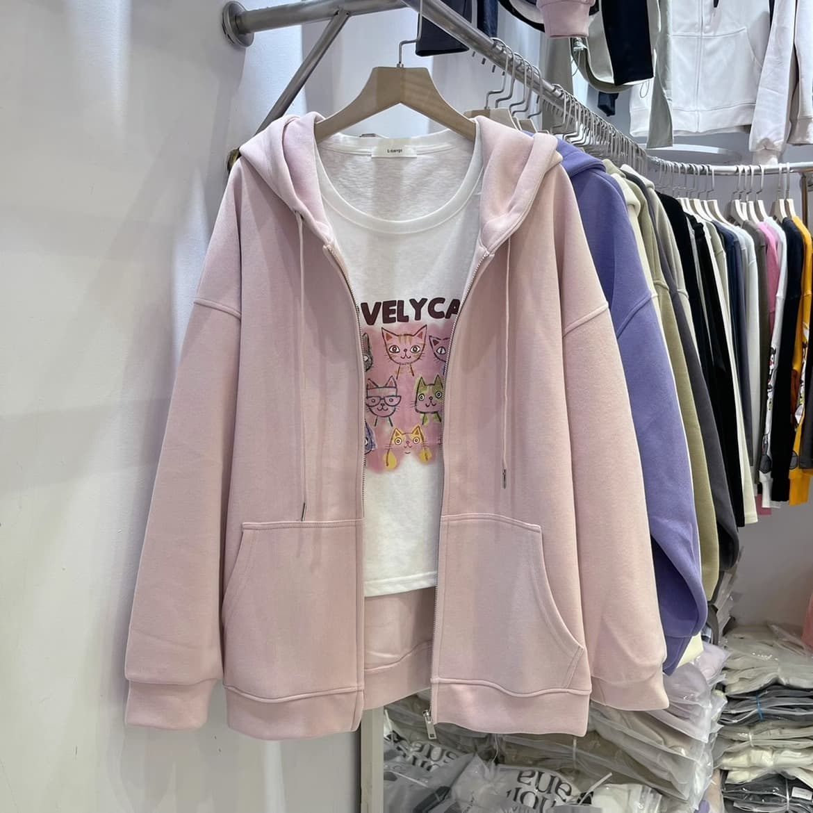 ゆったりバックプリントジップパーカー