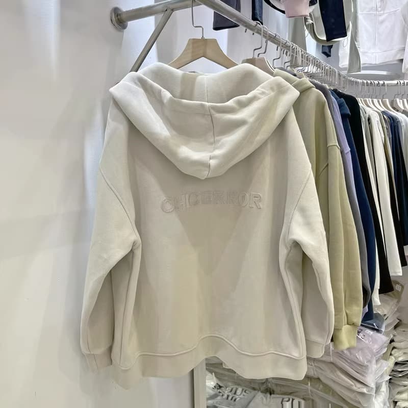 ゆったりバックプリントジップパーカー