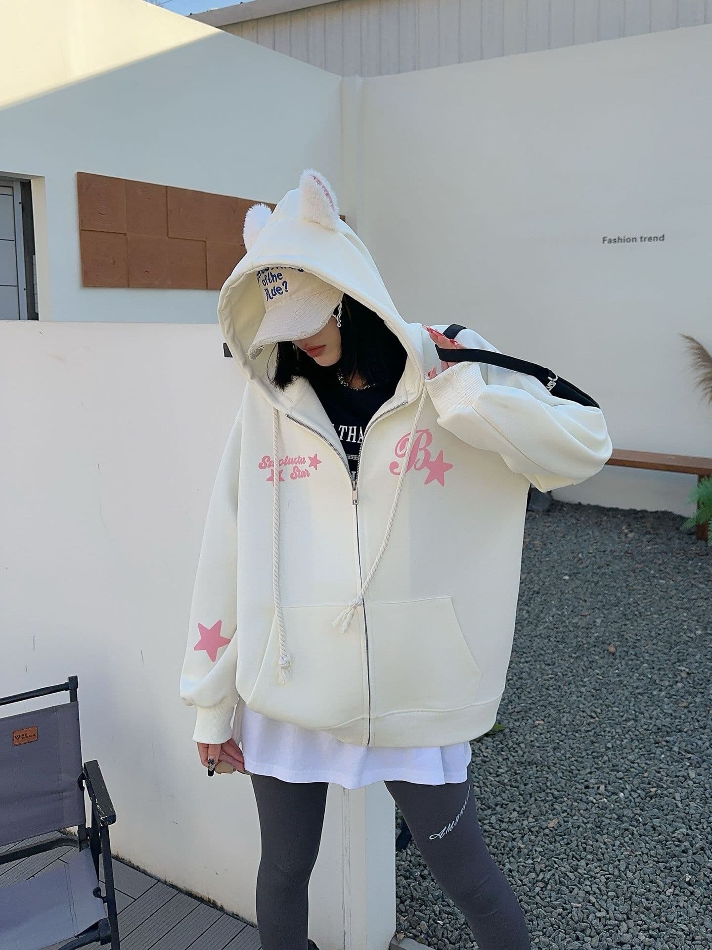 ふわもこ耳付きスター刺繍ジップパーカー
