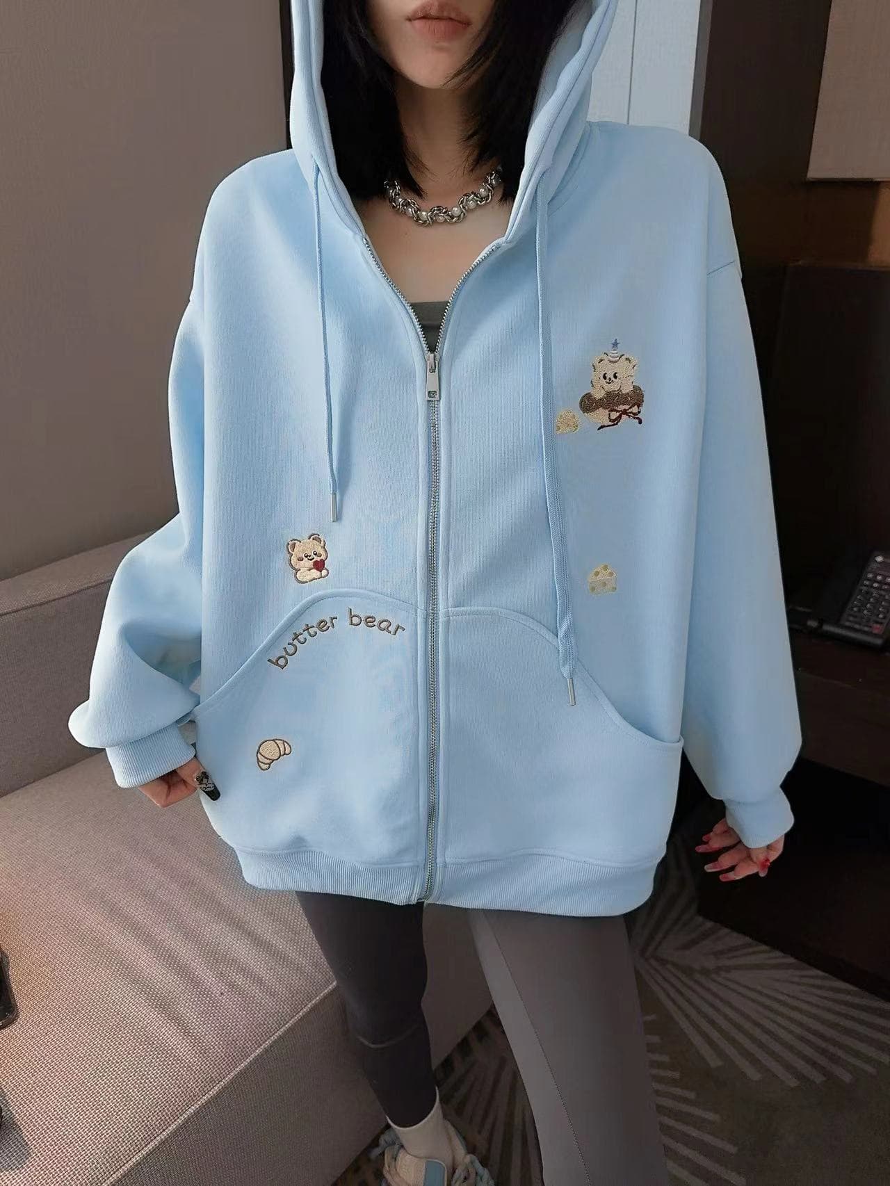 クマさんパッチ刺繍入りジップパーカー
